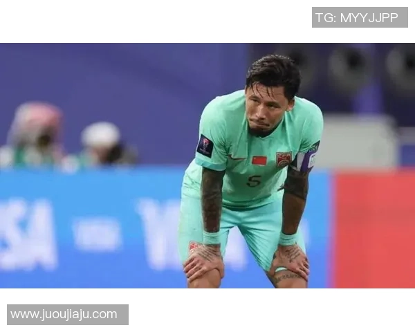 足球明星背影视频揭秘他们不为人知的故事与情感瞬间